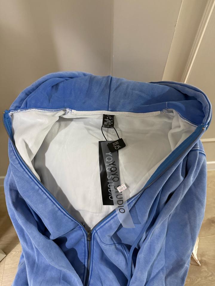 Толстовка на замке