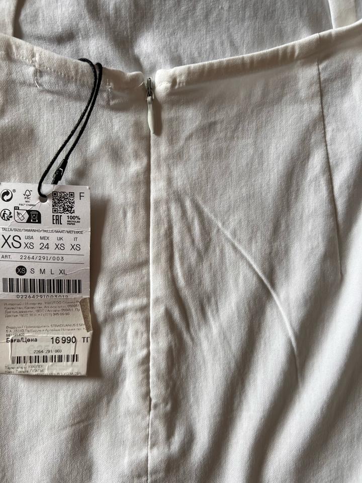 Белое мини платье Stradivarius