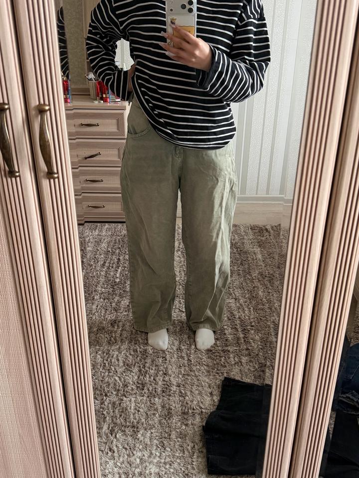 нежно зеленые джинсы