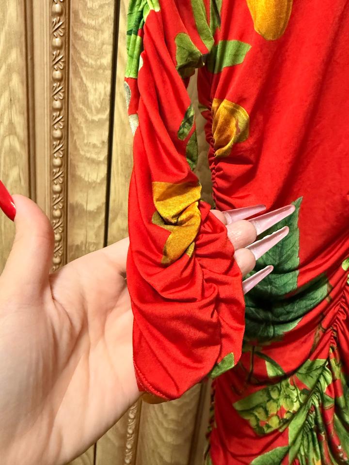 Платье Zara с драпировкой и тропическим принтом