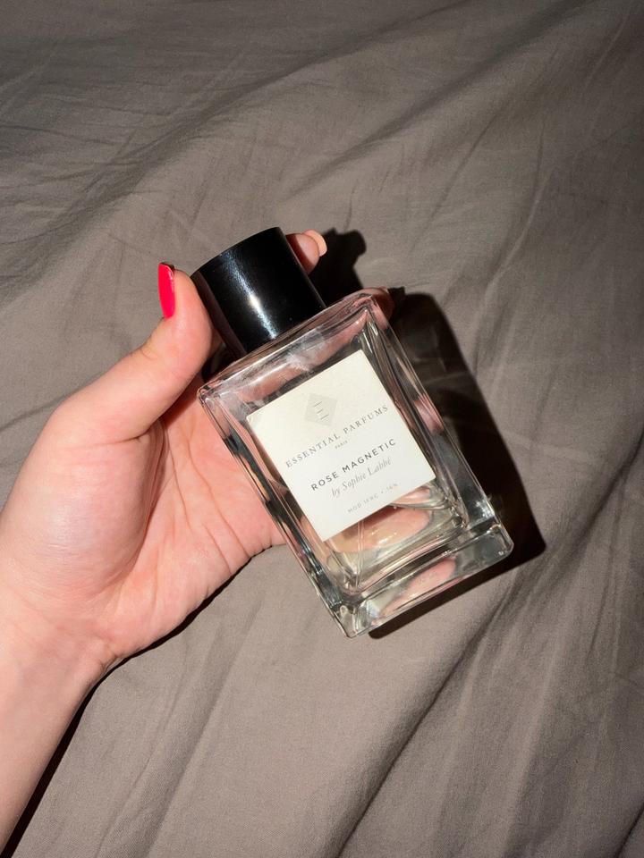 Essentials parfum rose magnetic