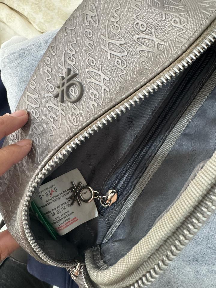 Серебристая женская сумочка United Colours of Benetton