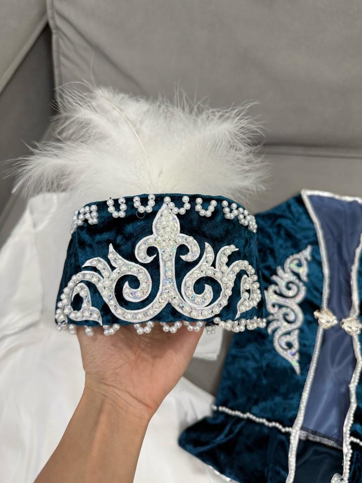 Казахский костюм в подарок красная жилетка