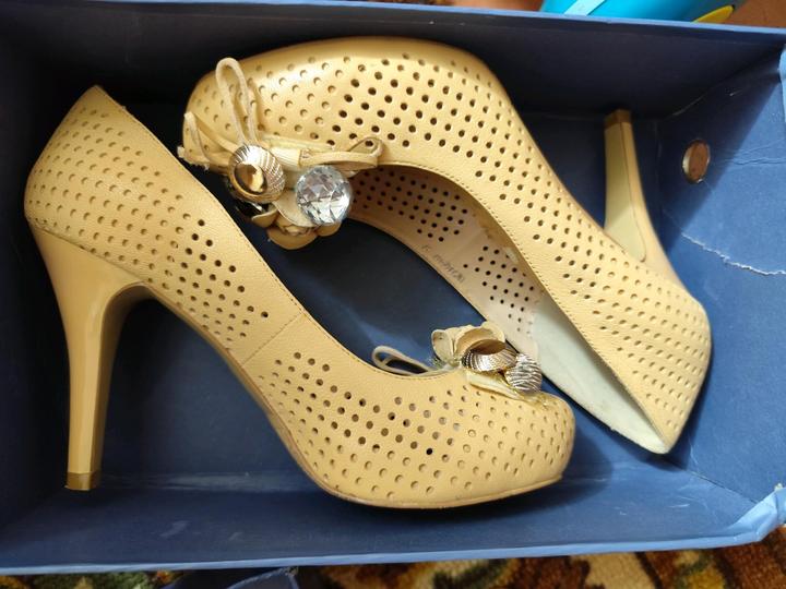 Туфли.Бежевые со стразами.