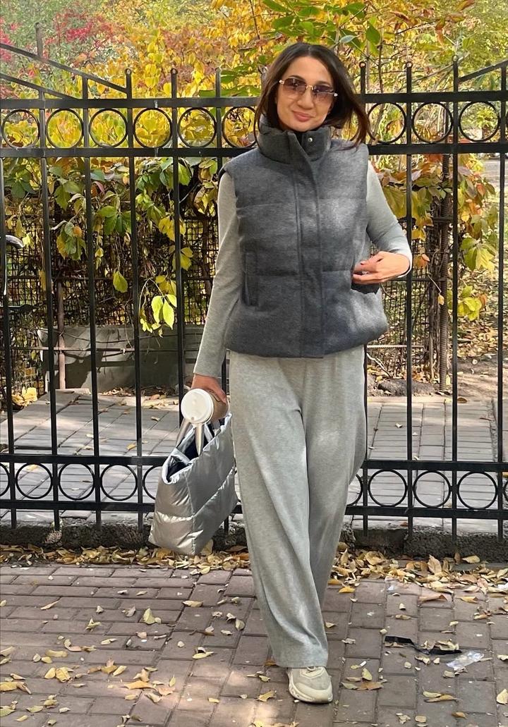 Утепленная жилетка графит