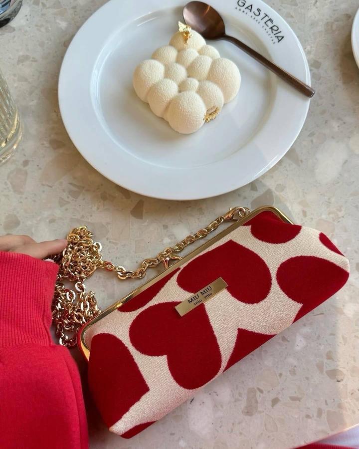 Сумочка от Miu Miu Beauty