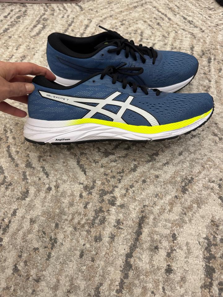 Кроссовки ASICS