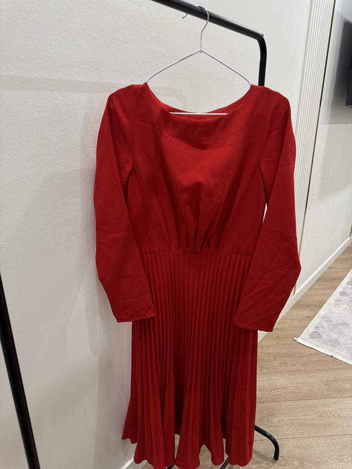 Платье красное