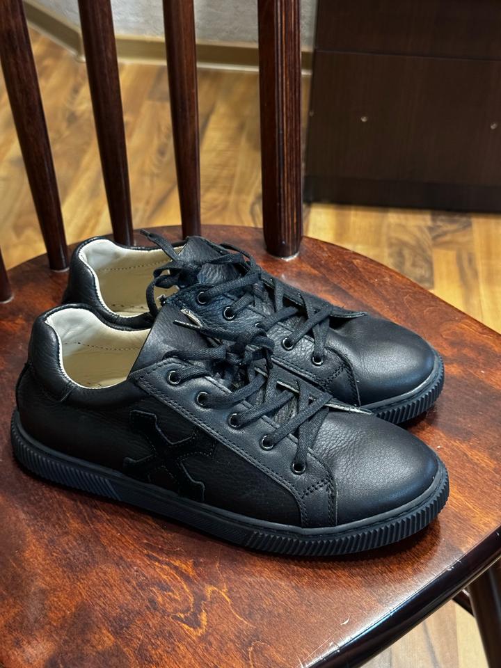 Кожаные кроссовки