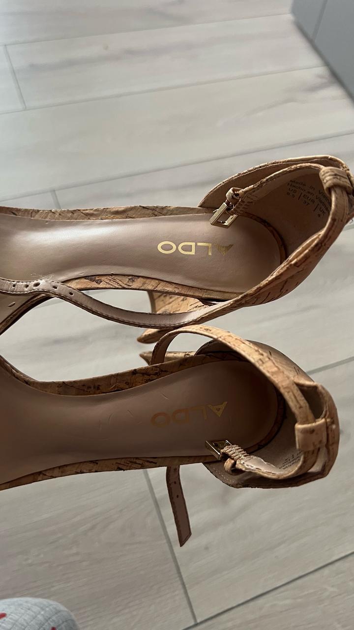 Босоножки от бренде Aldo