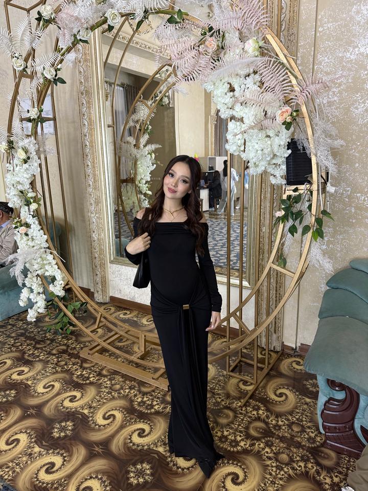 Черное длинное платье