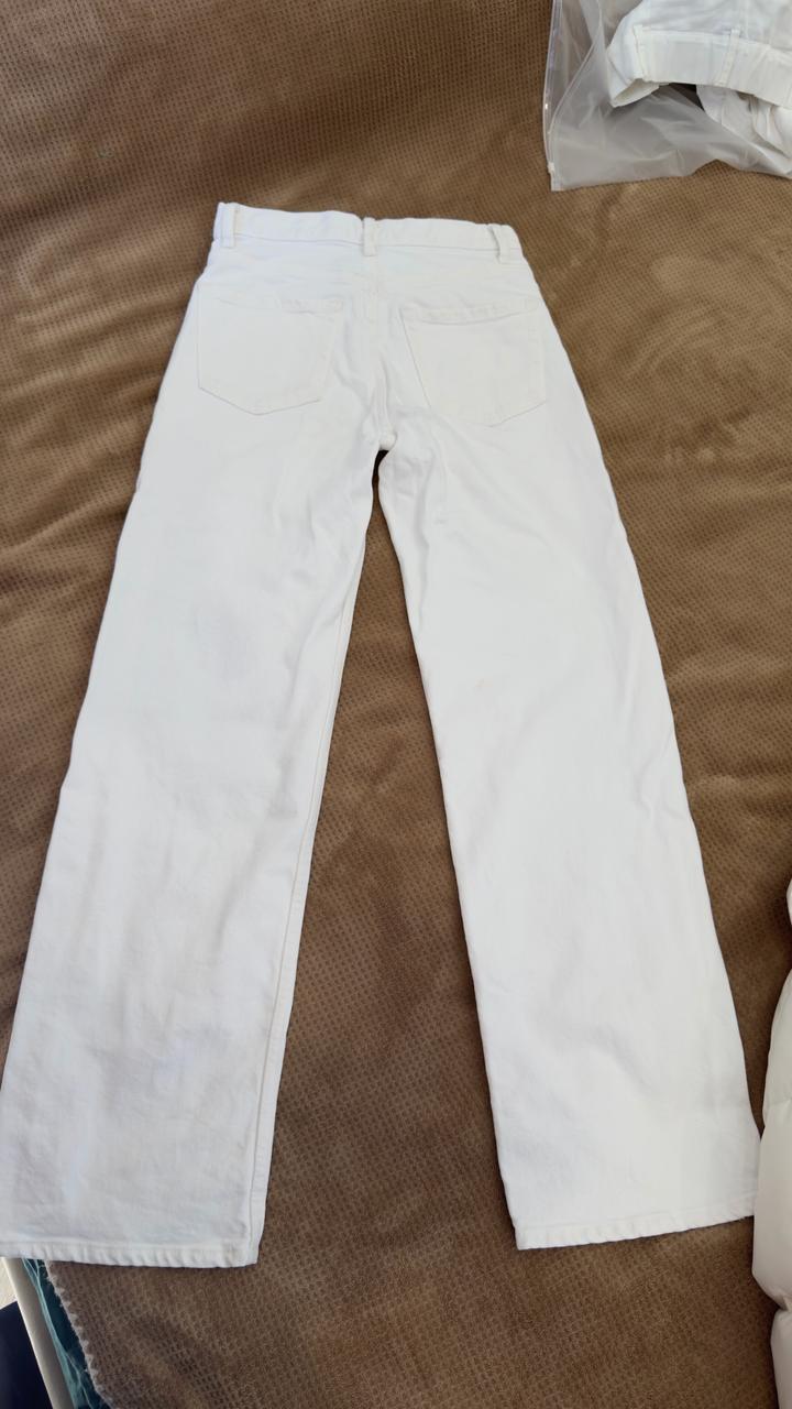 Белые джинсы Zara