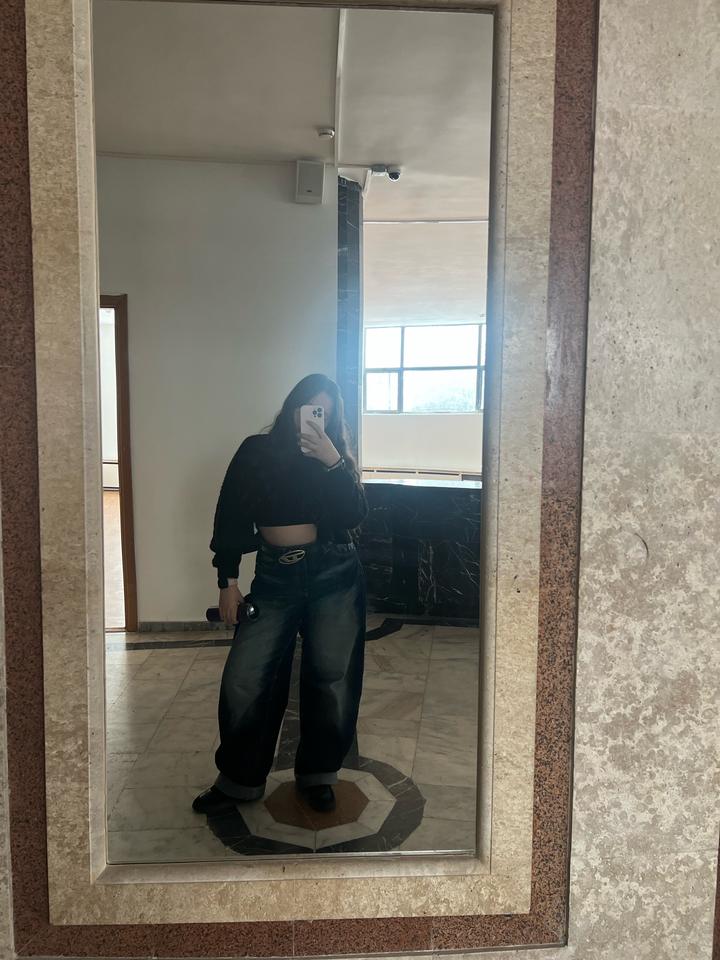 Темно синие джинсы