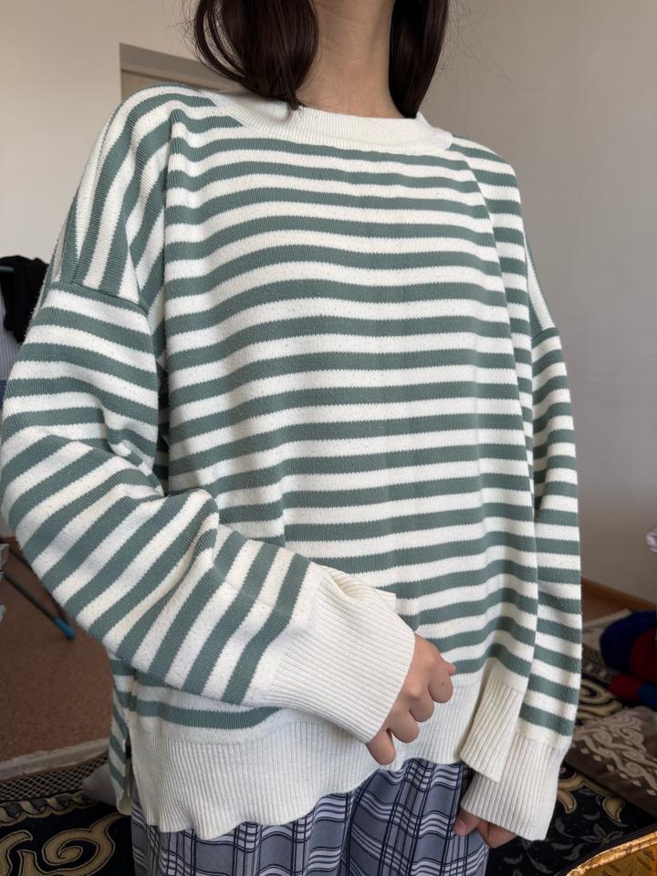 Свитер в полоску