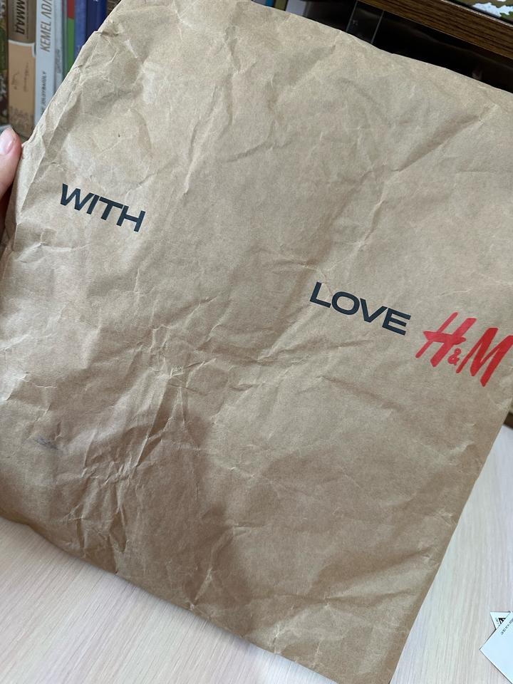 Новая рубашка H&M для мужчин.