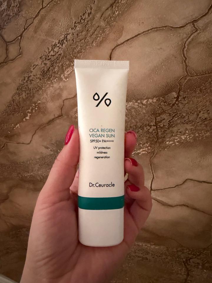 Солнцезащитный крем Dr.Ceuracle Cica Regen Vegan Sun SPF50+