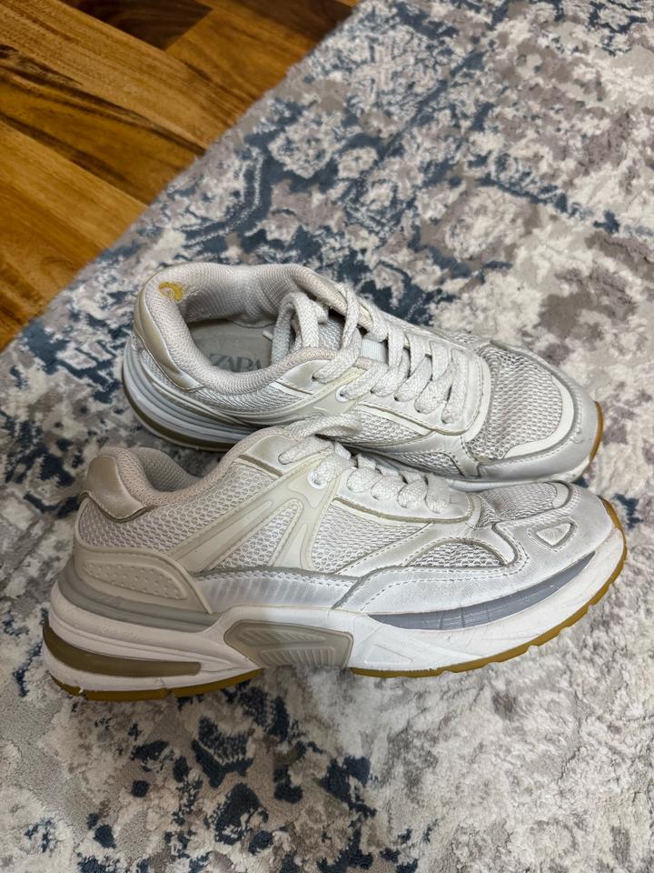 Кроссовки Zara