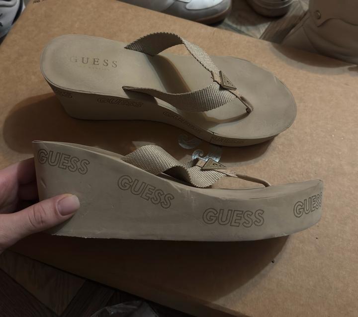 Guess шлепки на платформе