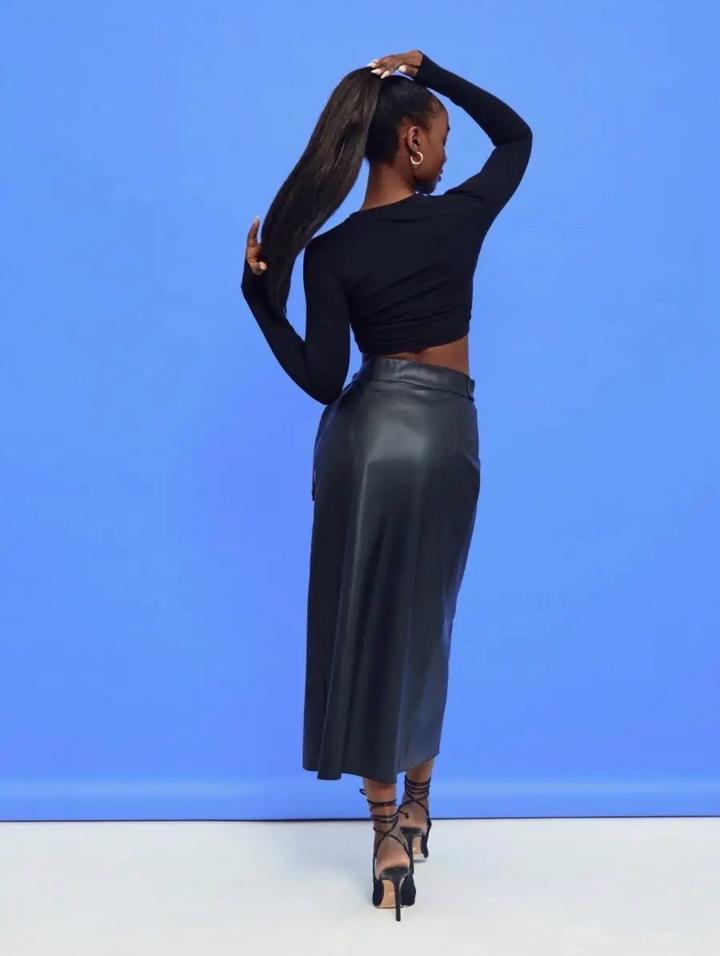 Кожаная юбка миди с разрезом