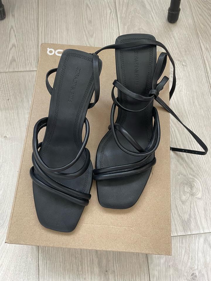 Босоножки Stradivarius