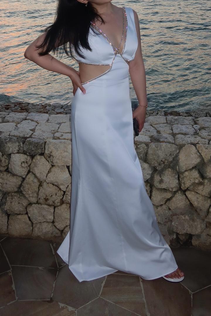 Шикарное платье Lichi.