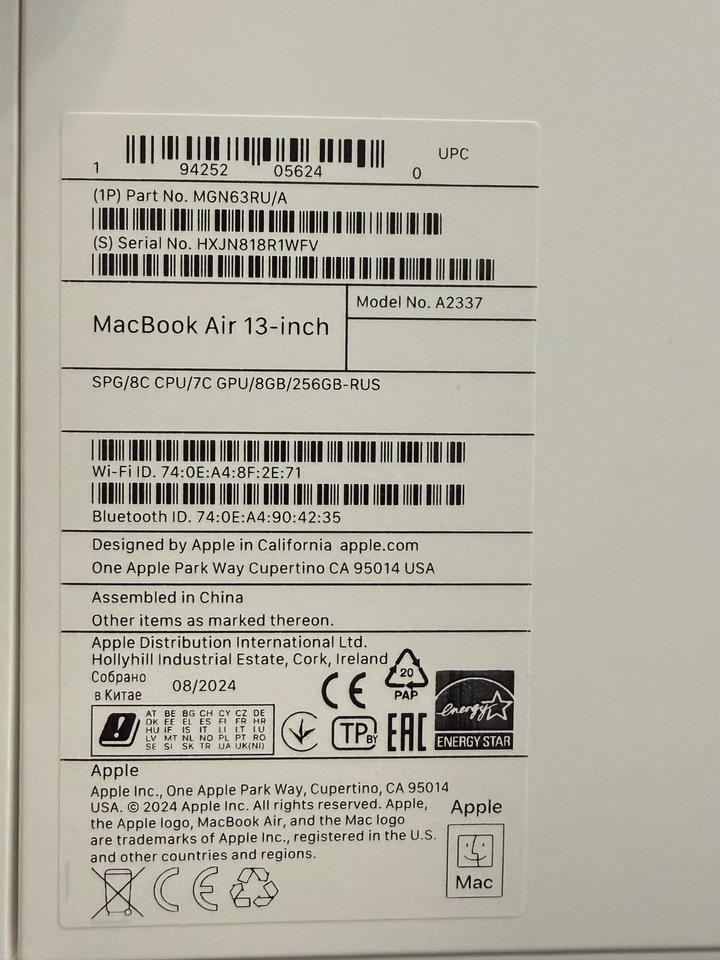 Продам MacBook Air 13” на чипе Apple M1.Память 8GB, SSD 256GB.