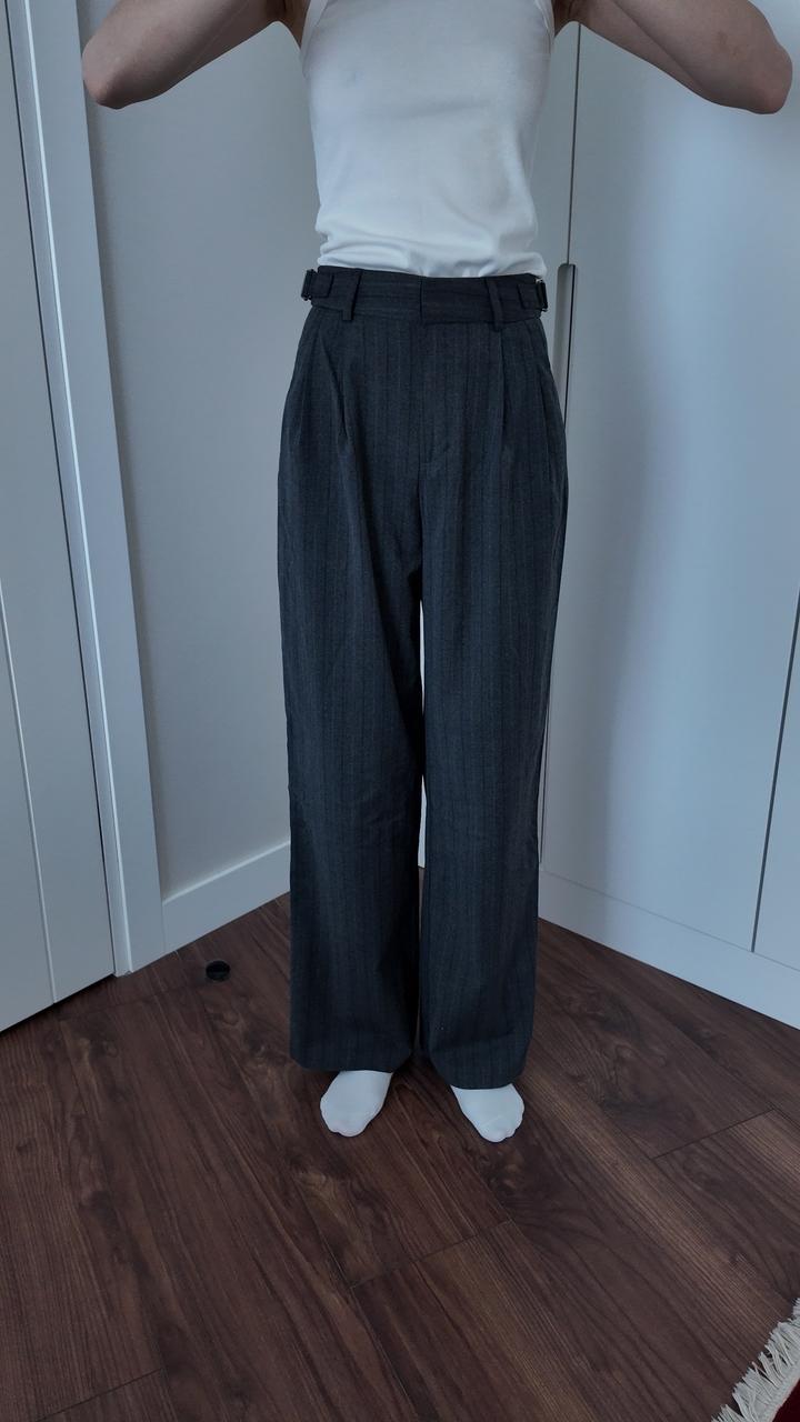 Серые штаны Stradivarius