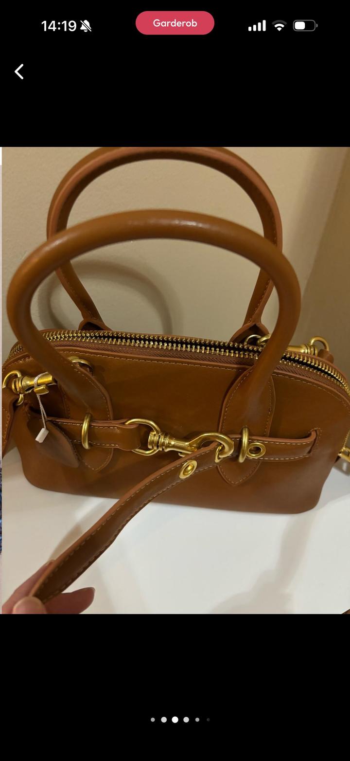 Кожаная сумка в стиле miu miu