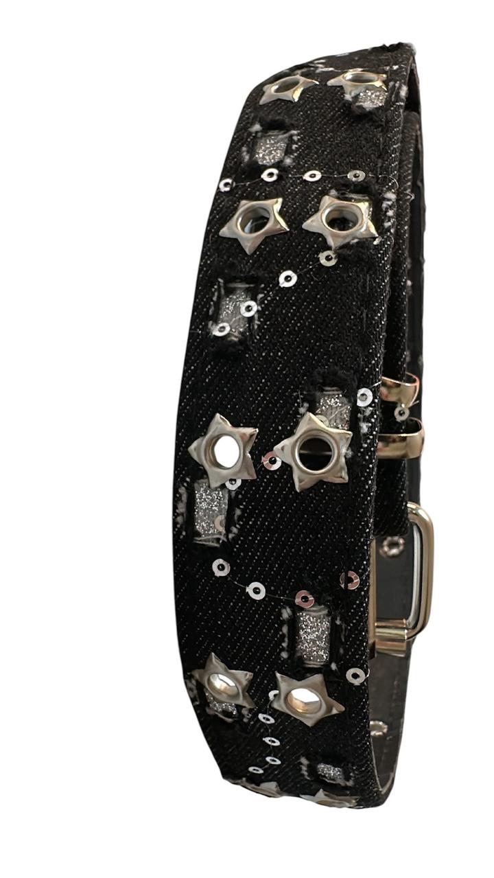 Стильный чёрный ремень с блестящими стразами и звездочками
