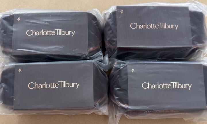 Charlotte Tilbury Makeup Bag of Dreams, Mini size