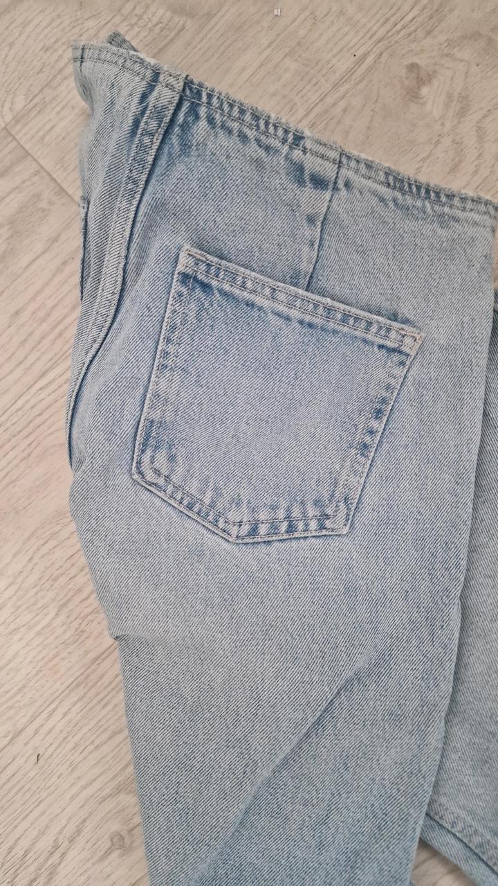 Джинсы zara на бедрах S