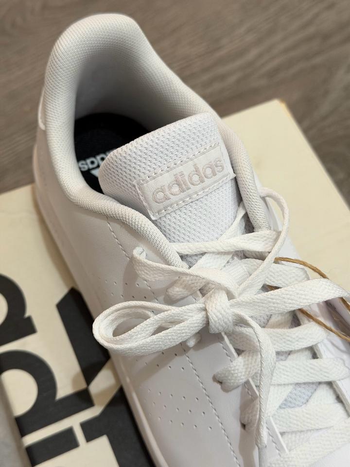 Женские кроссовки adidas