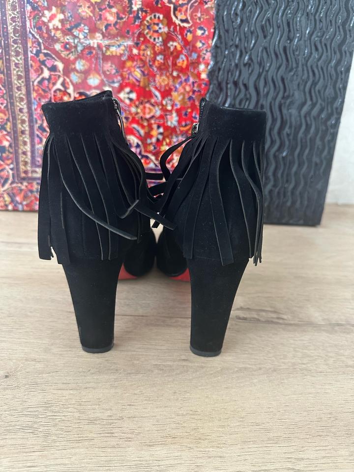 Лабутены замшевые