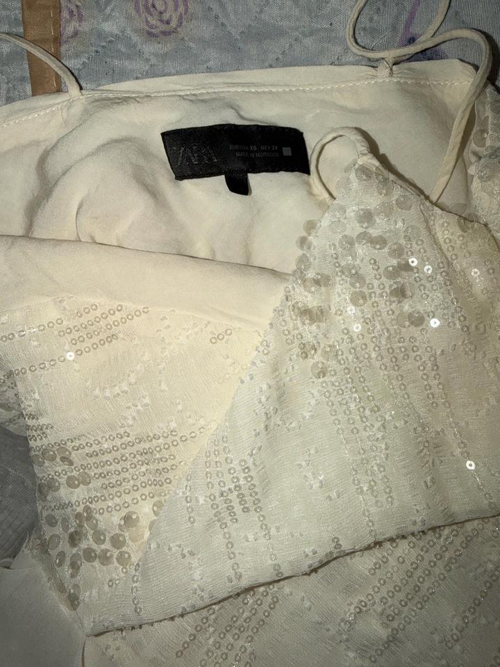 Белое платье с паетками Zara
