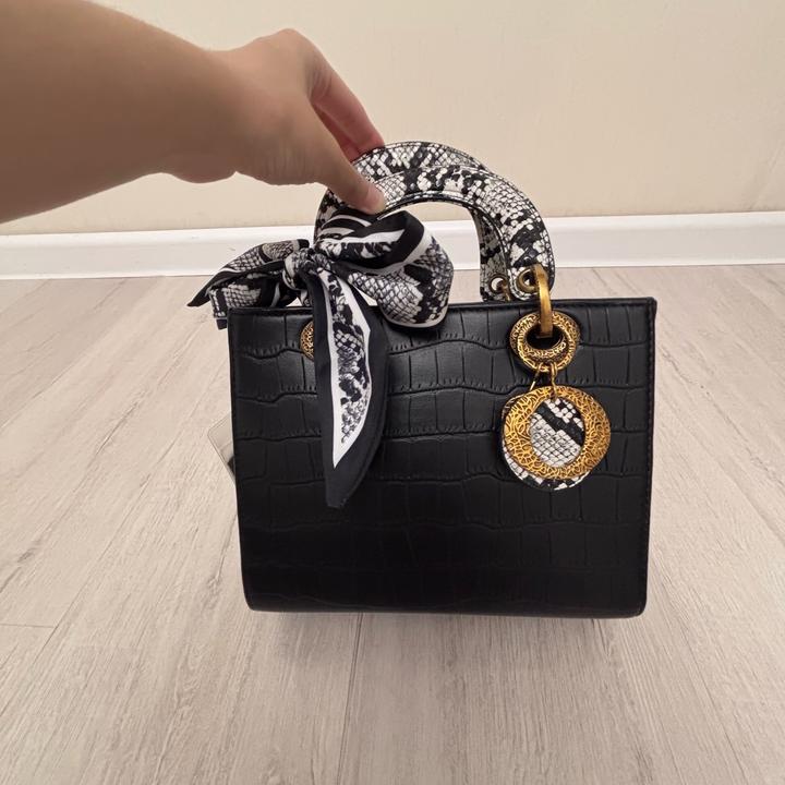 Элегантная сумка в стиле Dior от бренда H. Purade.K сделано из натуральной кожи