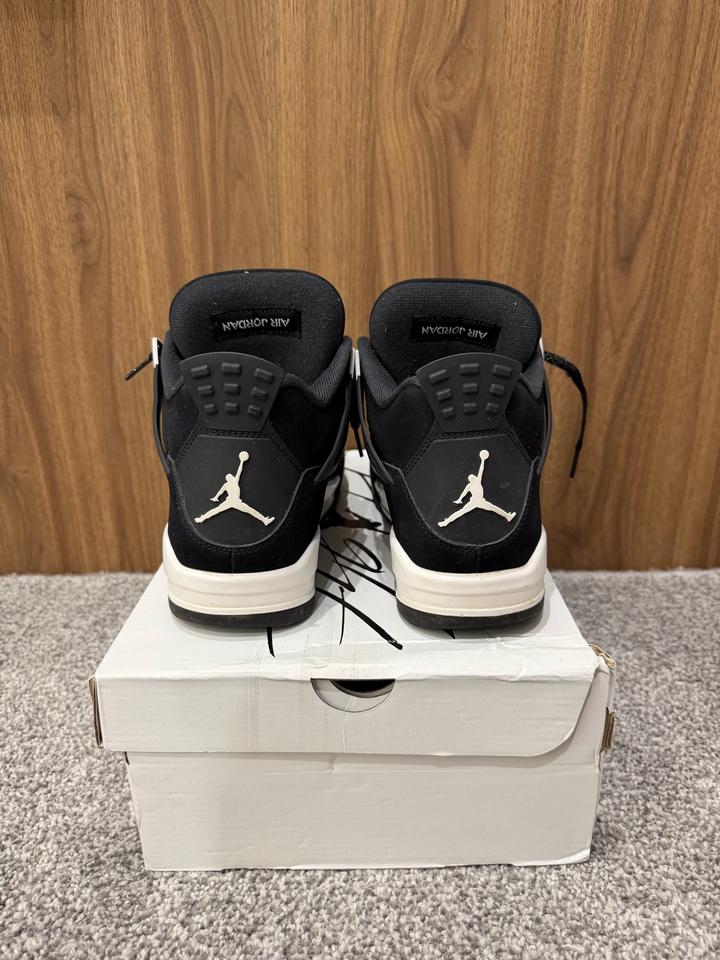 Jordan 4 “White Thunder