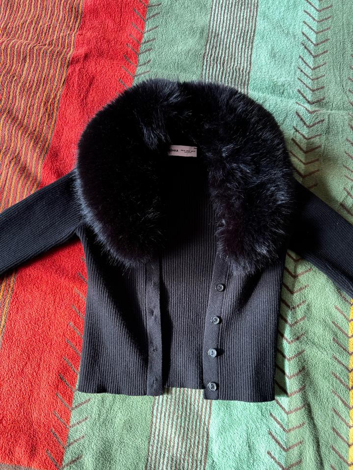 Кофточка с меховым воротником