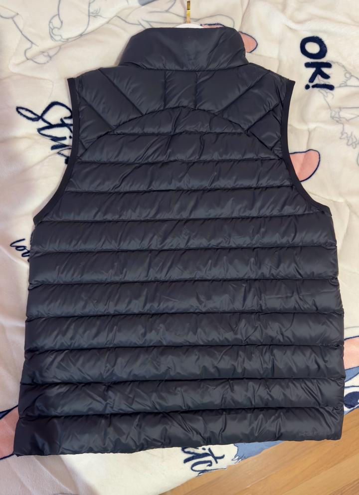 Женская жилетка от Under Armour, размер М