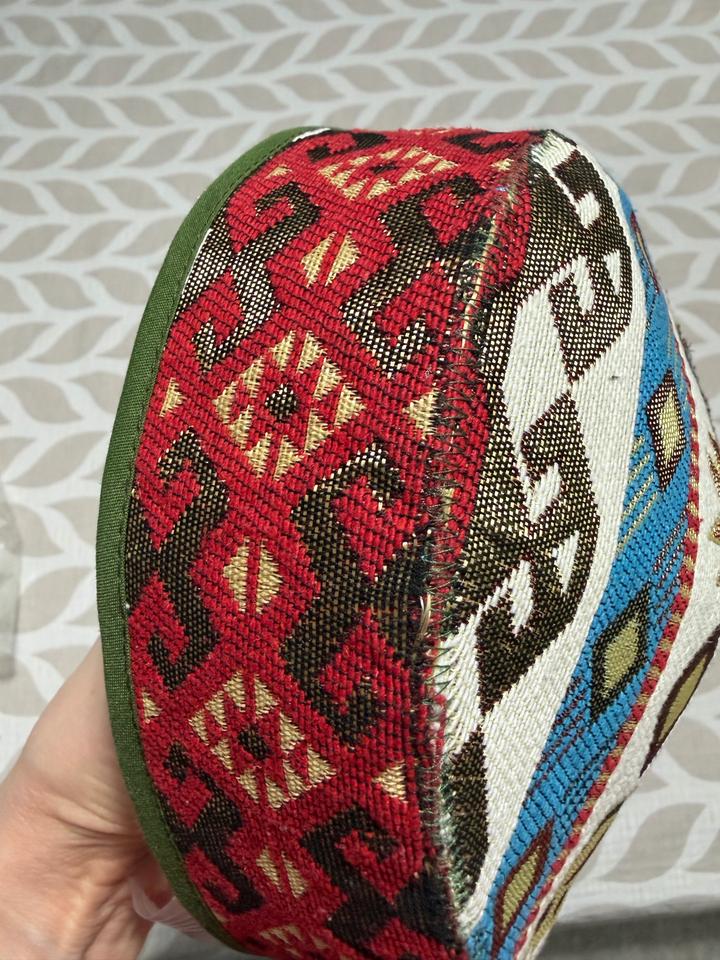 Национальный казахский жилет с головным убором