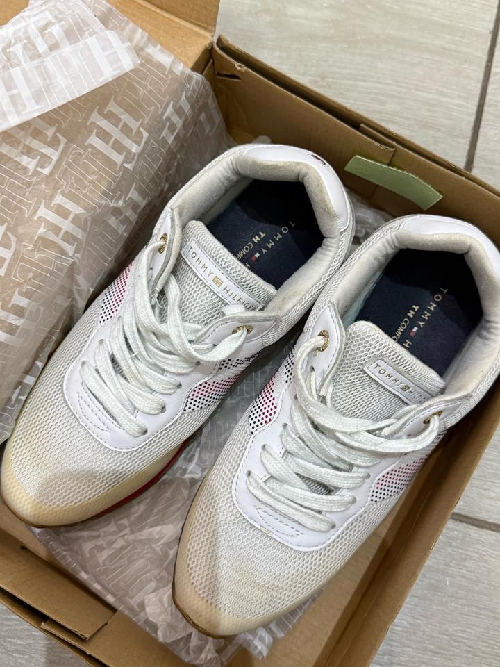 Кроссы Tommy Hilfiger 37р