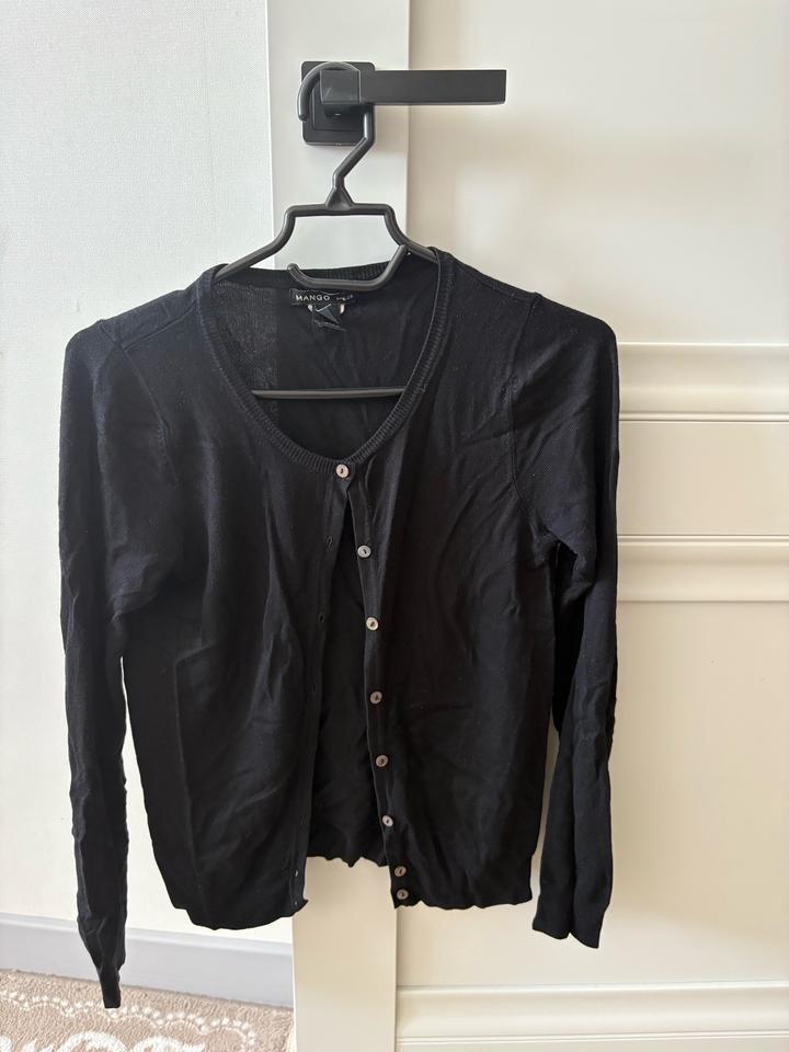 Черная кофта