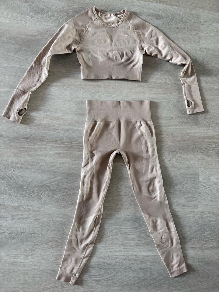 Костюм для спорта