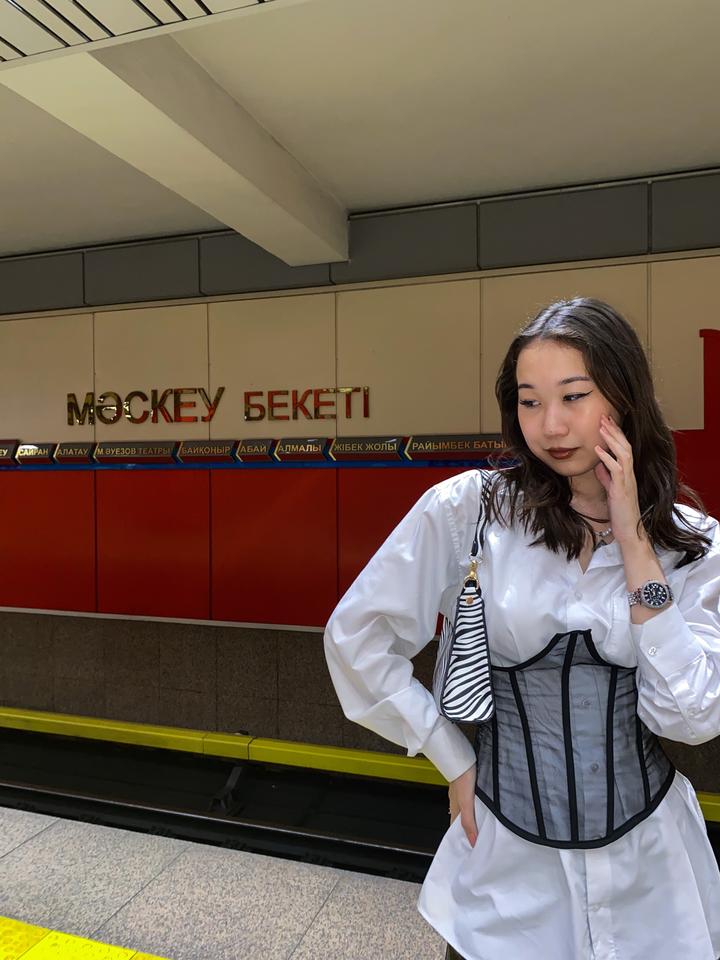 Чёрный корсет