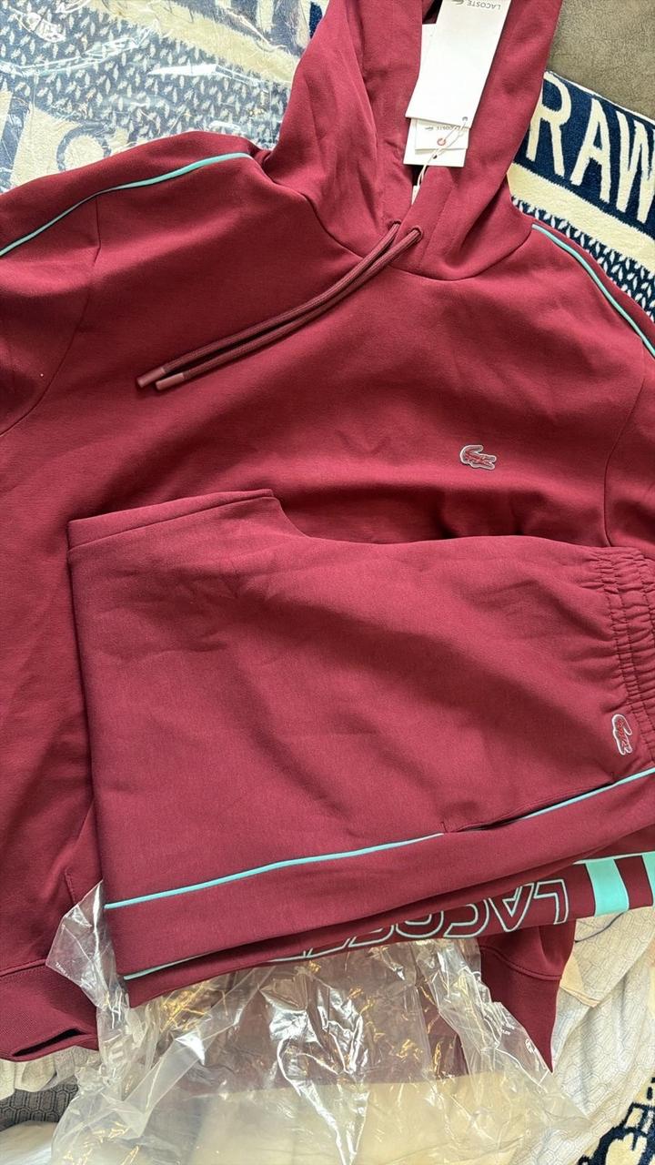 Продам стильный костюм унисекс от бренда Lacoste