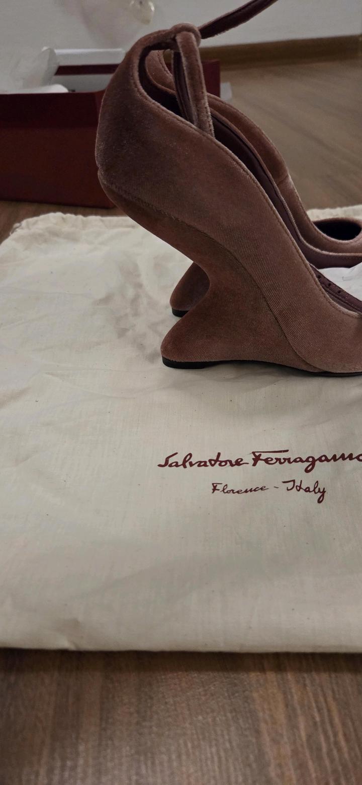 Новые туфли розовый бархат Salvatore Ferragamo Tivol