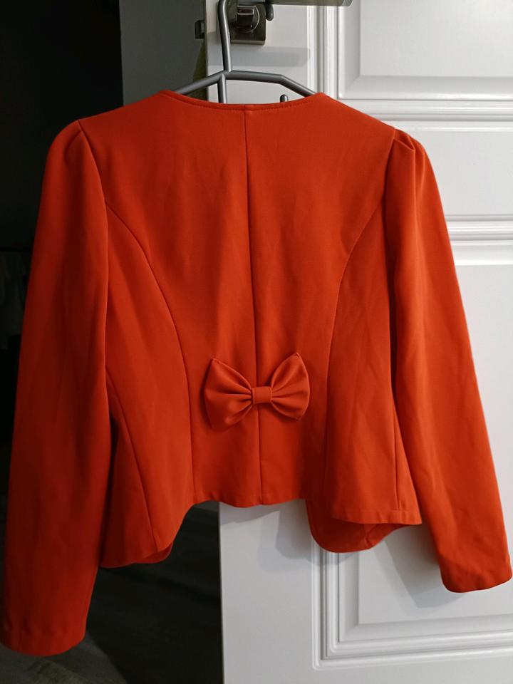 Оранжевый пиджак
