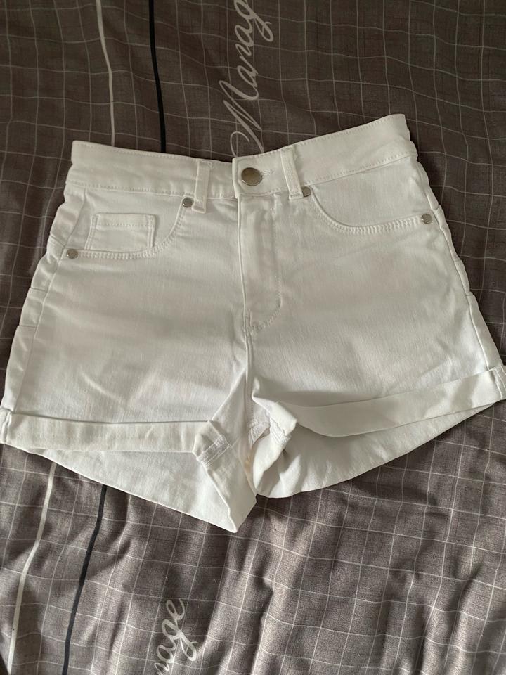 Белые шорты