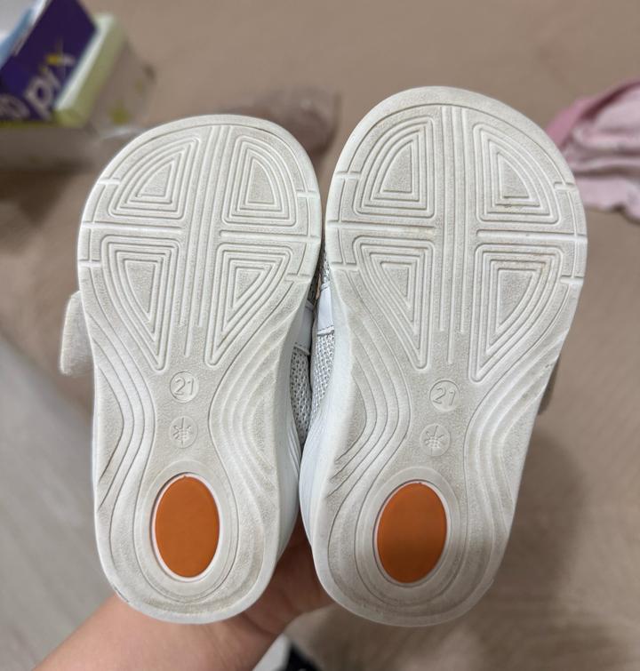 Кроссовки и сандали