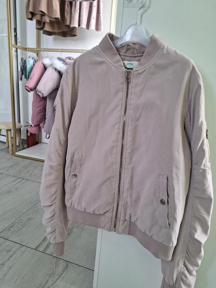 Продам курточку, бомбер