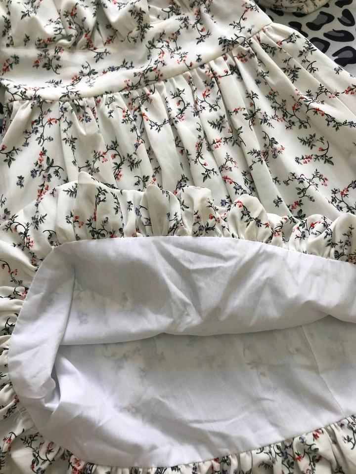 Продаю нежное летнее платье 🌷 Лёгкая и приятная ткань, очень красиво смотрится.